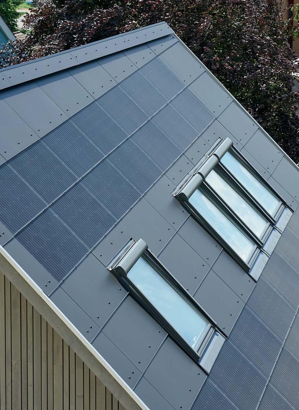 Die Ergänzungsplatten Aura geben dem Eternit-Solardach das vollendete Finish und damit
