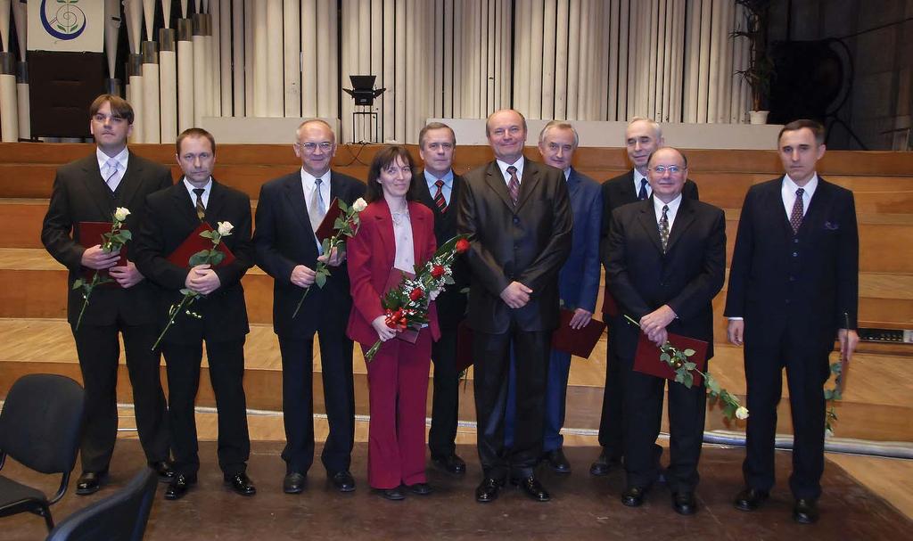 Ocenení profesori za rok 2007 Rektor Slovenskej technickej univerzity v Bratislave udeľuje od roku 2001 každoročne na základe návrhov dekanov fakúlt ocenenie najlepším profesorom.