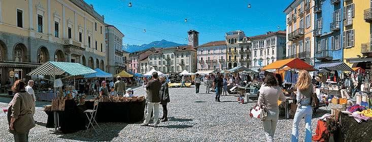 Locarno Am nördlichen Ende des Lago Maggiore (Langensee) im Kanton Tessin liegt Locarno, die klimatisch mildeste Stadt der Schweiz mit rund 2300 Sonnenstunden im Jahr.