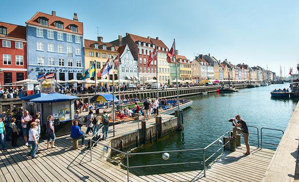 Dänemark: Kopenhagen Sternradtour REISEBESCHREIBUNG Bunt, kreativ, bezaubernd weltoffen. Freuen Sie sich auf die dänische Hauptstadt, die zu den bedeutendsten Metropolen Nordeuropas zählt.