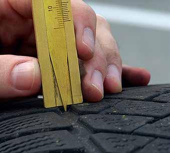 Reifenflanken ohne Beschädigung des Reifenmaterials Der Reifentyp und das Reifenfabrikat müssen achsweise übereinstimmen und vom Fahrzeughersteller für das Fahrzeug zugelassen sein Profiltiefe unter
