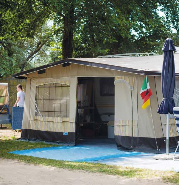 MAXI CARAVAN BÜRSTNER I Maxi Caravan Buerstner sono soluzioni abitative adatte per 4 adulti e 2 bambini con una superficie interna di circa 24 mq. Dispongono di 2 camere da letto e bagno con doccia.