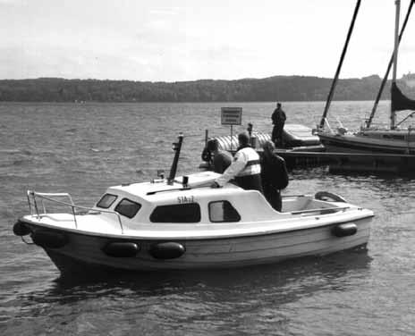 Unser Ausbildungsboot für die Praxisausbildung SBF-See und SBF-Binnen (Praxis Segeln siehe Seite 30) Die praktische