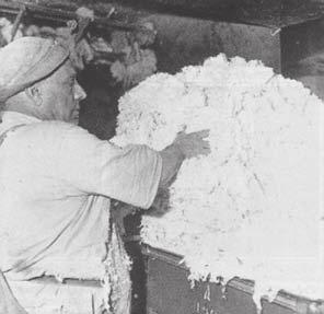 Beispiele von Asbestexpositionen an verschiedenen Arbeitsplätzen der Produktherstellung (Asbestindustrie 1969) Entleerung der Staubkammern Einfüllen von Weißasbest in die Schlagmühle