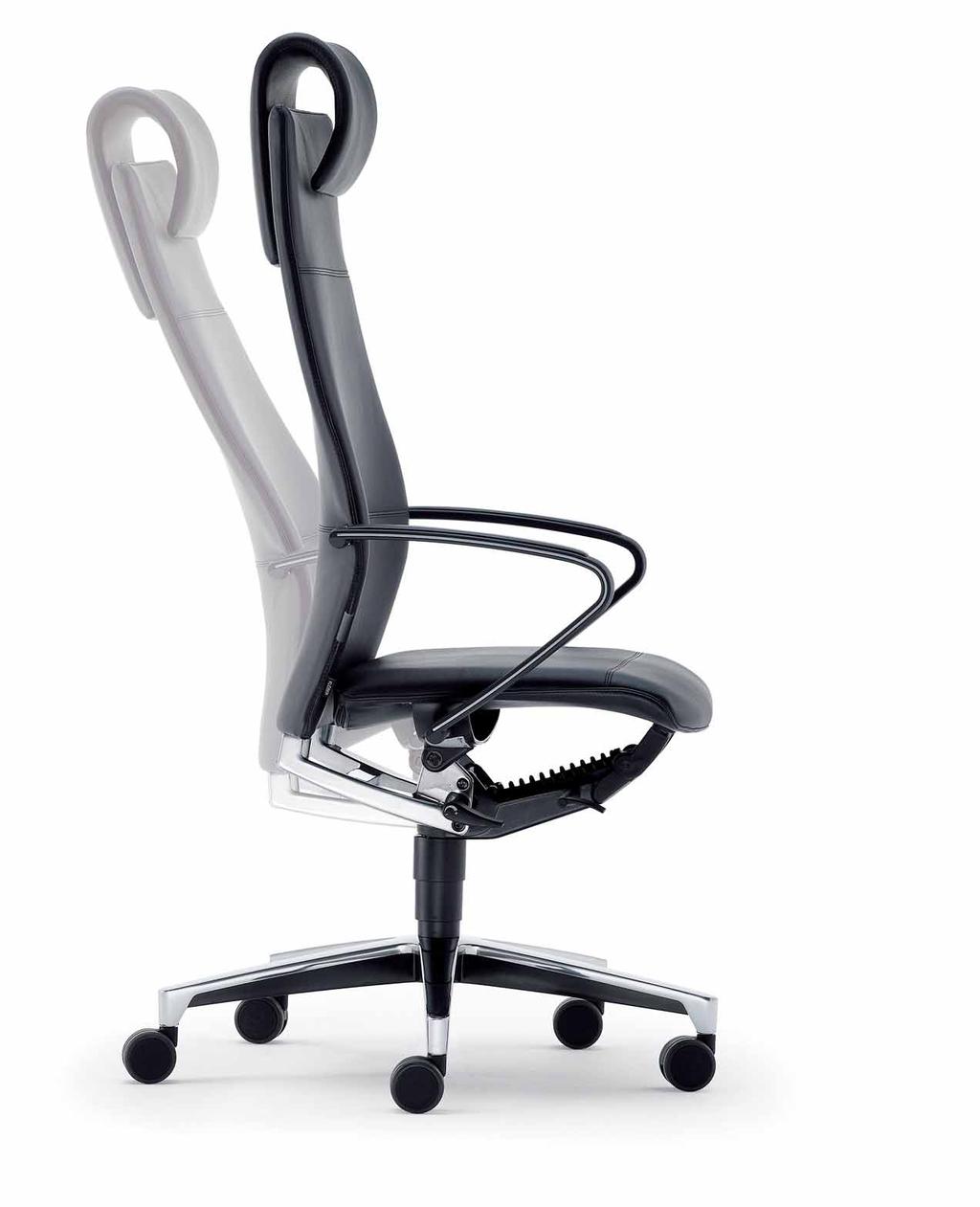 Verhältnis Sitz- / Lehnenneigung 1:4 für dynamischen, körpernahen Bewegungsablauf. Vermeidet schädliche, starre Körperhaltung. 3-fach arretierbar.
