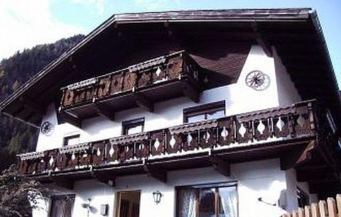 Unser Gruppenhaus befindet sich im Weiler Unterrain, einem Ortsteil von St. Leonhard und liegt genau in der Mitte der drei Skigebiete Pitztaler Gletscher, Rifflsee und Jerzens-Hochzeiger.