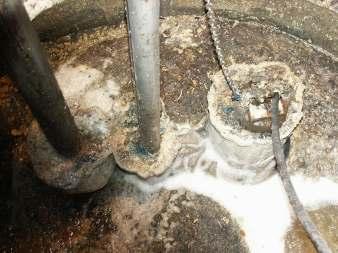 Auswirkung der Fette auf die Kanalisation: Fettanlagerungen an einem Pumpwerk!