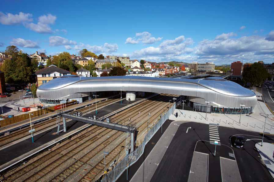Produkte und Anwendungen Bahnhof Newport (UK), Profiltyp: 65/xtail, stucco-dessiniert Architekt: Grimshaw Architects Die Zukunft des Bauens: Ästhetik trifft Funktion Weltweit entscheiden sich