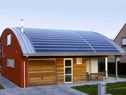 Kalzip Gebäudehüllen aus Aluminium Kalzip SolarClad Leicht und flexibel Kalzip SolarClad ist ein für die Anwendung auf Metalldachdeckungen optimiertes Photovoltaiksystem, das durch seine Flexibilität