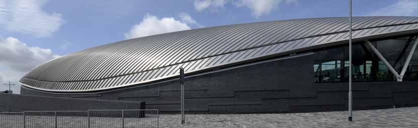 Produkte und Anwendungen Stoke Bus Station (UK), Profiltyp : 65/400, stucco-dessiniert Architekt: Grimshaw Architects Aluminium funktional und langlebig Im Fokus der Kalzip Nachhaltigkeit steht das