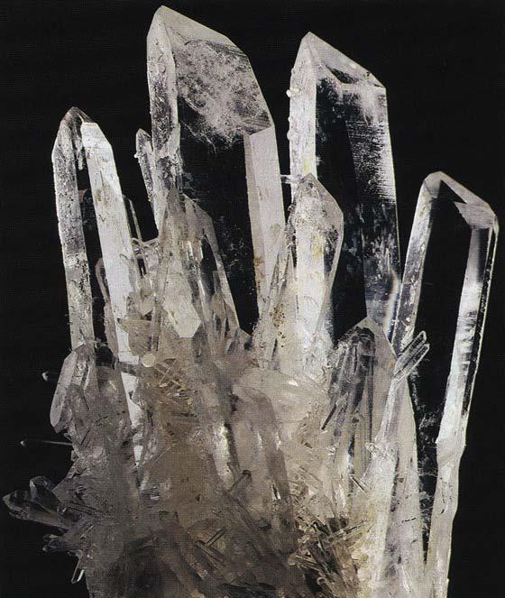 Bergkristalle reparieren die Klüfte der Kristallinmassive. Grosse Quarzkluft unter Naturschutz, 1.
