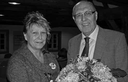 >>> Unsere Abgeordneten Manfred Hollenbach MdL gratuliert Frau Steinmetz Im Rahmen der Volksabstimmung veranstaltete die Ortsvorsitzende der CDU Pleidelsheim, Britta Steinmetz, am 07.