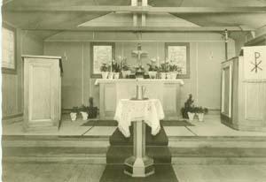 Dieses Bild zeit den Altarraum der Behelfskiche. Auch diese trug bereits den Namen "Kreuzkirche". Von 1951-1958 war Wildflecken ein sog.