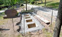 begonnen. 10 neue Grabfelder wurden angelegt. Die im Jahr 2015 neu angelegten 16 Urnenerdgräber sind fast alle belegt. Eine Neuanlage war daher unumgänglich.