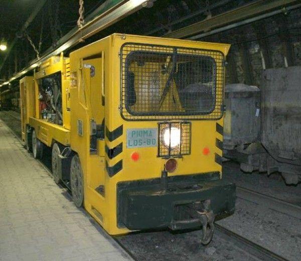 html (srpanj, 2013) rudničke lokomotive Na slici 9. prikazana je rudnička lokomotiva. Slika 9.Rudnička lokomotiva Izvor: http://www.