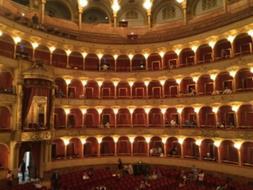 Zwar nicht hier in Rom uraufgeführt, gehört diese Oper aber zu den meistgespielten Werken Verdis und hat einen festen Platz auch in der Stagione dieses Jahres.