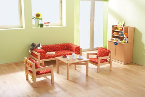Buche-Echtholz-Furnier, ge schützt mit massiven Kantenumleimern Stuhl- und Tischbeine mit Kunststoffgleitern Einlegeböden im