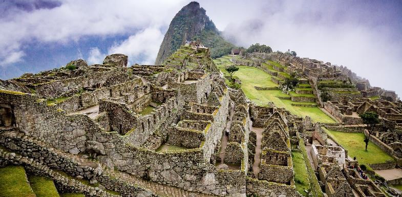 5. Tag Yucay Machu Picchu Cusco Am Morgen Fahrt zur Bahnstation von Ollantaytambo und Beginn einer wunderschönen Zugfahrt mit dem Vistadom Zug durch die fruchtbare Ebene des Urubamba-Tals nach Aguas