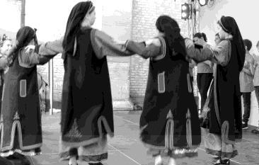 Kurse der Vereine 13 Griechische Tänze für alle In lockerer Art werden griechische Tänze gelernt in deutscher Sprache. Für Anfänger und Fortgeschrittene.