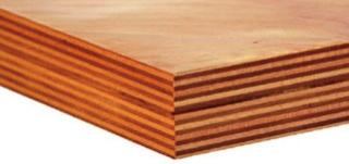 Beispiele für Holzwerkstoffe 1. Schichtholz Schichtholz besteht aus ca. 6 bis 9 Schichten von miteinander verleimten Brettern oder Furnieren, die in Faserrichtung eine hohe Festigkeit aufweisen.