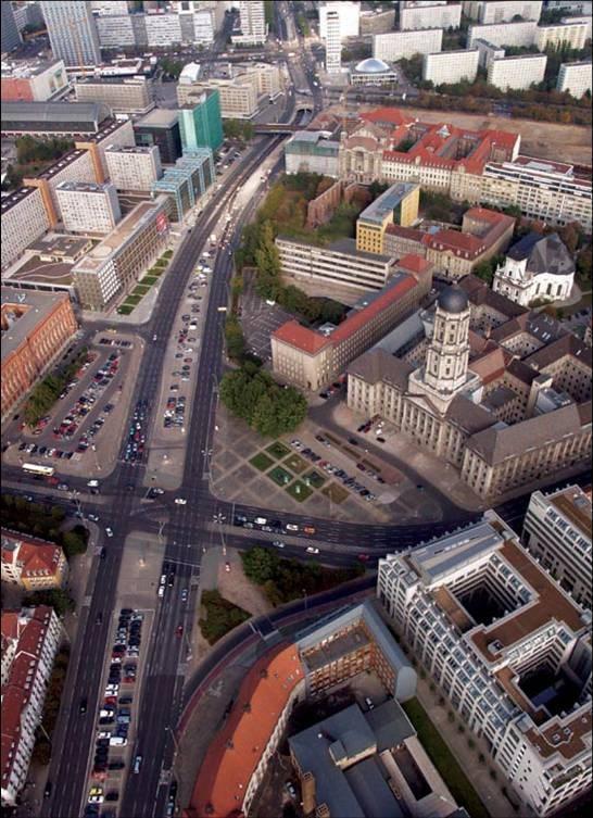 Reurbanisierung des Straßenraums Beispiel: Molkenmarkt (Bestand) Status: in Planung Konzept für neues Stadtquartier Veränderung der Straßenführung; Herstellung der ursprünglichen Führung