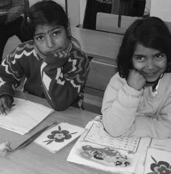 Projekte Projekti Bulgarien Schule für Roma-Kinder Die steirische Caritas unterstützt in Partnerschaft mit der Caritas Sofia die Grundschule in dem kleinen Bergdorf Banja, die fast ausschließlich von