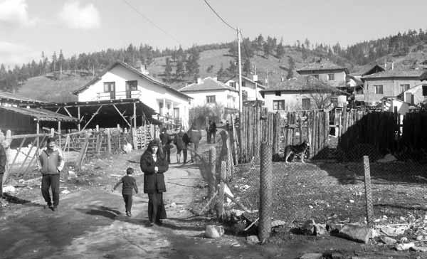 Vor allem in der Slowakei, in diesen extrem verwahrlosten Dörfern, haben Alkoholismus, Drogen, Armut vieles an traditioneller Kultur, an Familienstrukturen, zerstört.