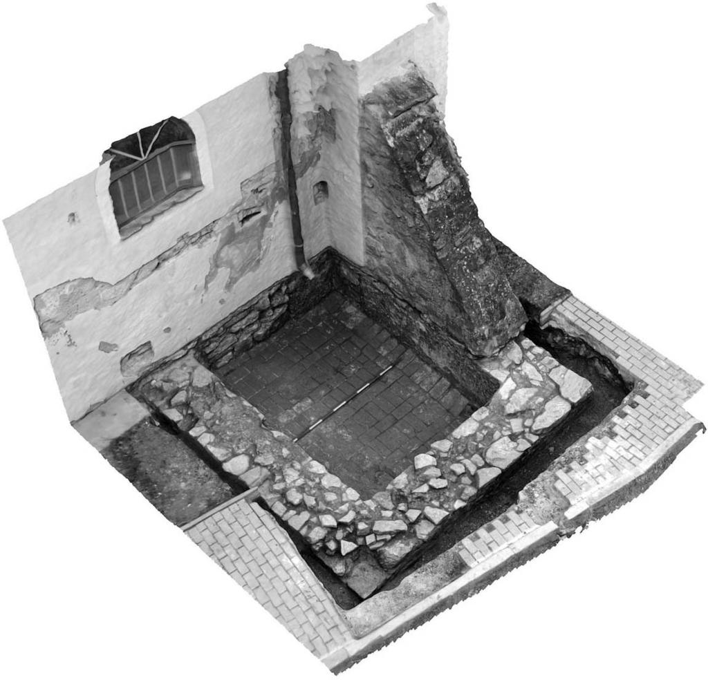 Dlhodobé používanie podlahy (až do výstavby novej časti kostola v rokoch 1930 1931) spôsobilo, že hrúbka niektorých tehál dosahovala iba 1,5 cm.