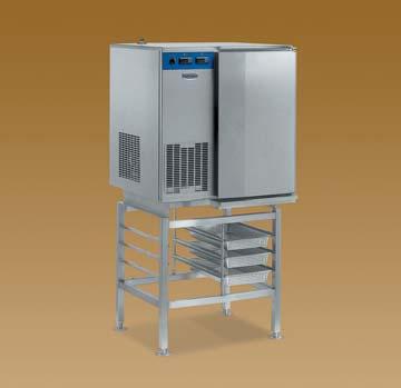 electrolux air-o-defrost 5 Einfahr-Kühlschrank, 13xGN2/1, 1200 l, 725001 Externer Kompressor, Außenabmessungen - mm Länge 1140 Breite/geöffnete Tür 840/1850 Höhe 2100 Anschlusswert - kw 4 Elt.