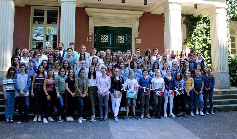 Ein herzliches Dankeschön allen Gasteltern für die tolle Betreuung und gelebte Gastfreundschaft! Un grand merci à toutes nos familles hôtes!