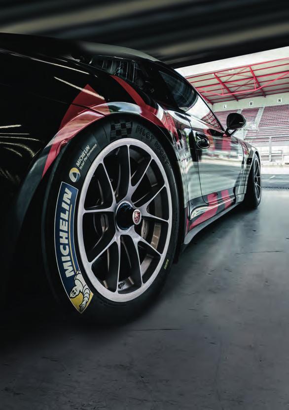 AUCH EINE PORSCHE ENTWICKLUNG: 2 Erfahren Sie mehr über die Kooperationspartnerschaft zwischen Michelin und Porsche Inhalt Die N-Markierung 3 Michelin und Porsche 4 MICHELIN Pilot Sport Cup 2 6