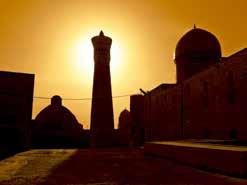 Inmitten eines traditionellen Wohngebietes besuchen Sie abschließend die Chor-Minor Moschee, eine Abwandlung des indischen Taj Mahal. 4. Tag: Ausflugspaket: Bukhara Heute morgen geht es u.a. zum Samaniden Mausoleum.