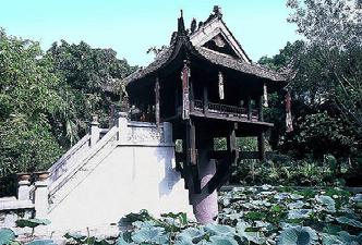 Gebaut im Jahre 1070, die Gärten und eine gut erhaltene Architektur bieten einen entspannenden Blick in die Vergangenheit Vietnams.
