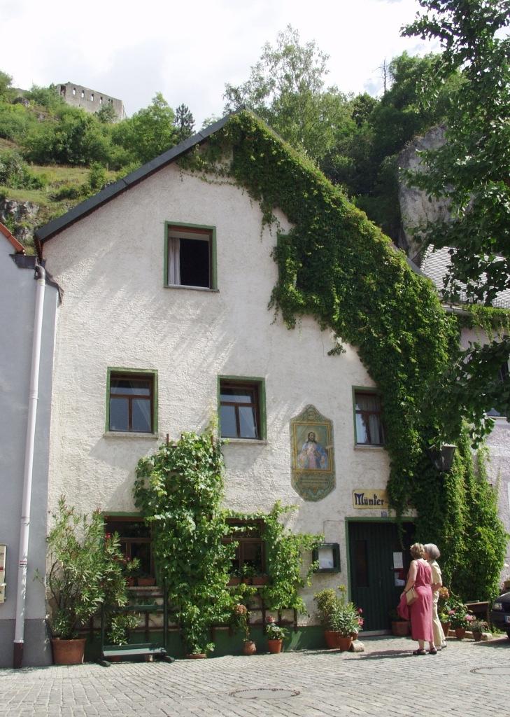 Exposé Wohn- und Gasthaus 93183 Kallmünz Eigentümerin des Anwesens Ansprechpartner: