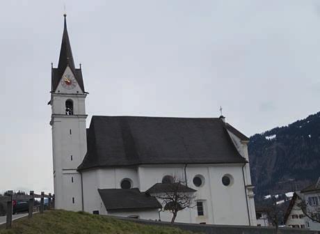 Agenda im Juni 2018 Schluein Pfarreiblatt Graubünden SCHLUEIN Venderdis, ils 29 da zercladur 08.15 Survetsch divin dil plaid per la fin digl onn da scola Mortori Messas e devoziuns 9.