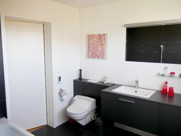 Badezimmer / Separates WC Das Badezimmer punktet