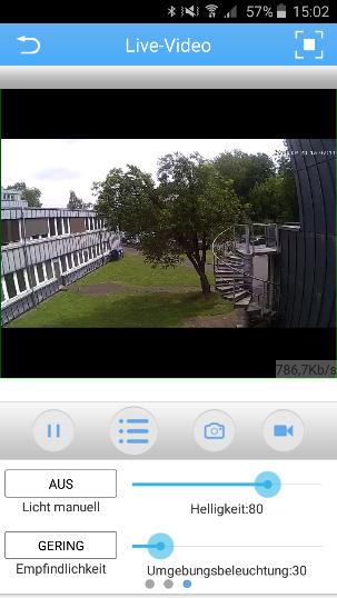 Durch Wischen nach links erscheinen weitere Schaltflächen: Videoauflösung: HD oder SD Livebild-Aktualisierung Wiedergabe der aufgenommenen Alarmvideos* Datum/Uhrzeit ein-/ausblenden *Alarmvideos