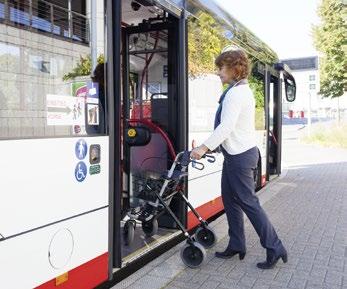Der Einstieg: vorwärts Gern geschehen Als Nutzer eines Rollators oder eines Rollstuhls müssen Sie bei unseren Bussen immer den Einstieg an der zweiten Tür nutzen.