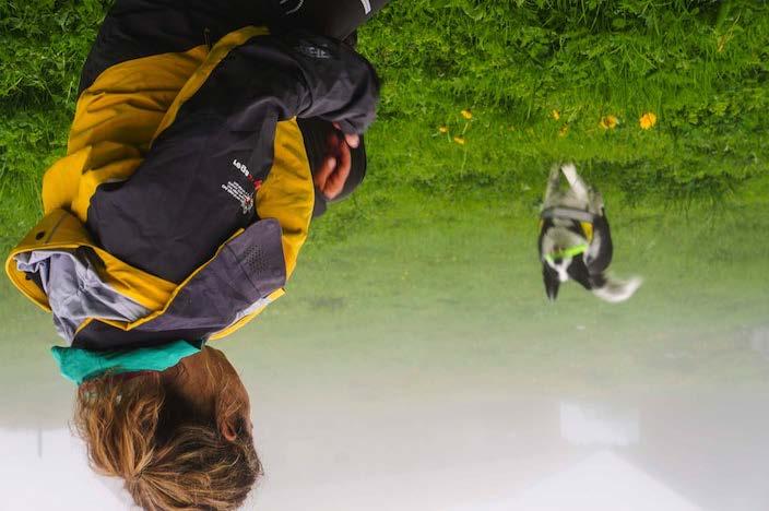 ALPINE RETTUNG SCHWEIZ 11. JUNI 2018 Helden der Berge Seit vielen Jahrzehnten dienen ausgebildete Hunde den Schweizer Bergrettern bei ihrer Arbeit und sind mittlerweile ein unverzichtbares Dispositiv.