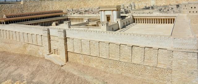 Nach Ausweis der Archäologie ist Herodes mit seinem Tempelbau durchaus eine Gratwanderung gelungen.