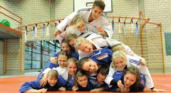 Judo Judo ist eine japanische Kampfsportart, deren Prinzip,,Siegen durch Nachgeben ist. Judo ist eine ganzheitliche Lehre für Körper und Geist. Judo in Holthausen ab 8 Jahre Dienstag 18.00 19.