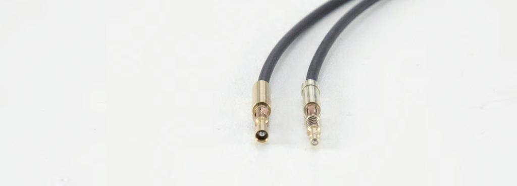 i TECHNICAL EATURES CL DD / CL DD ibre optic cables provide data transmission not subject to electromagnetic interference, contrary to copper-based (electric) data transmission.