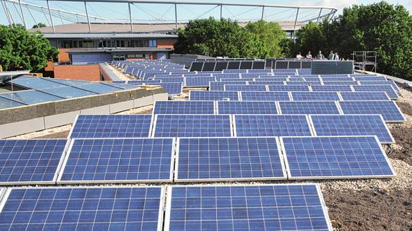 Solarthermie und Photovoltaik Solarthermie und Photovoltaik PV- und Solarthermie-Anlage Auf dem Dach des Neubaus wurden eine Solarthermieanlage zur Unterstützung der Heizung und Warmwasserbereitung