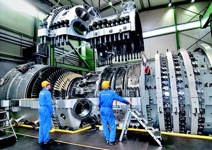 Montage einer Gasturbine Quelle: Siemens