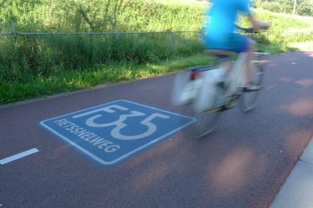 Standards in NL: CROW Snelle Fietsroutes /