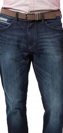 6203-6204 Jeans mit Gürtel Zusammenstellung bestehend aus: - einer Jeanshose für Männer oder Knaben, aus Denimgewebe aus vorwiegend Baumwolle, auf der Vorderseite mit vom Bund ausgehender Öffnung mit