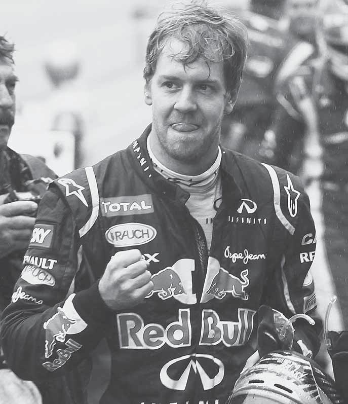 40 MOTORIZMUS piatok 25. 10. 2013 Výnimoční piloti pod drobnohľadom: SEBASTIAN VETTEL verzus MARC MARQUEZ Majstrovstvo a odvaha sú ich tromfy Sebastian Vettel má v ruke štyri mečbaly.