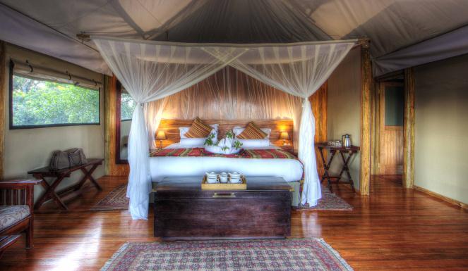 erschlossen. Im Gegensatz zum abgeschiedenen Okavango Delta findet man hier grössere Hotels und Lodges.