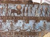Geschichte Ägyptens, lies sich aber einen einzigartigen Tempel bauen, den berühmten Terrassentempel der Hatshepsut, den Sie bei Ihrem heutigen Besuch ausgiebig bewundern werden.