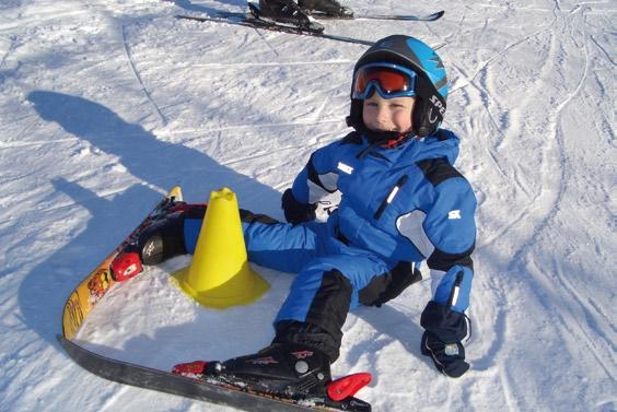 Familienurlaub mit gratis Anfänger-Skikurs Entspannender Winterurlaub inklusive Kinderbetreuung und gratis Anfänger- Skikurs für kleine Pistenflöhe, direkt vorm Familienhotel!